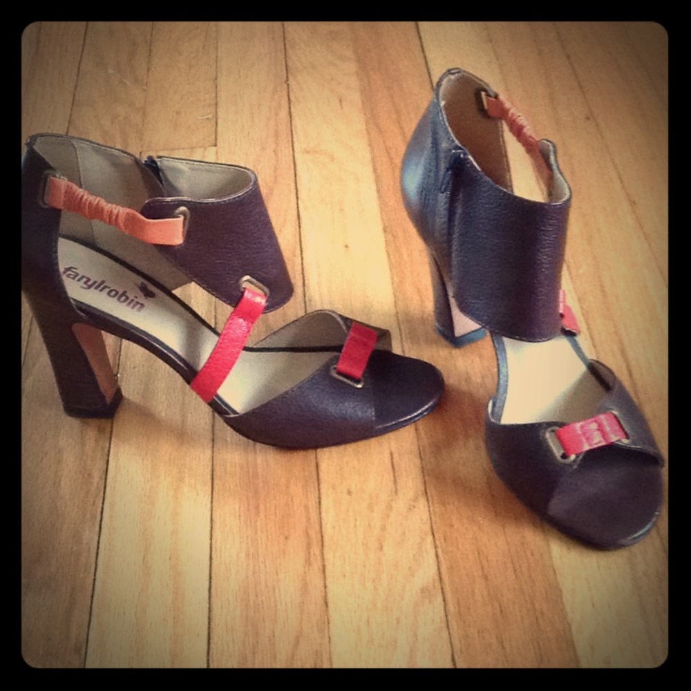 Faryl Robin block heel leather sandals, size 10